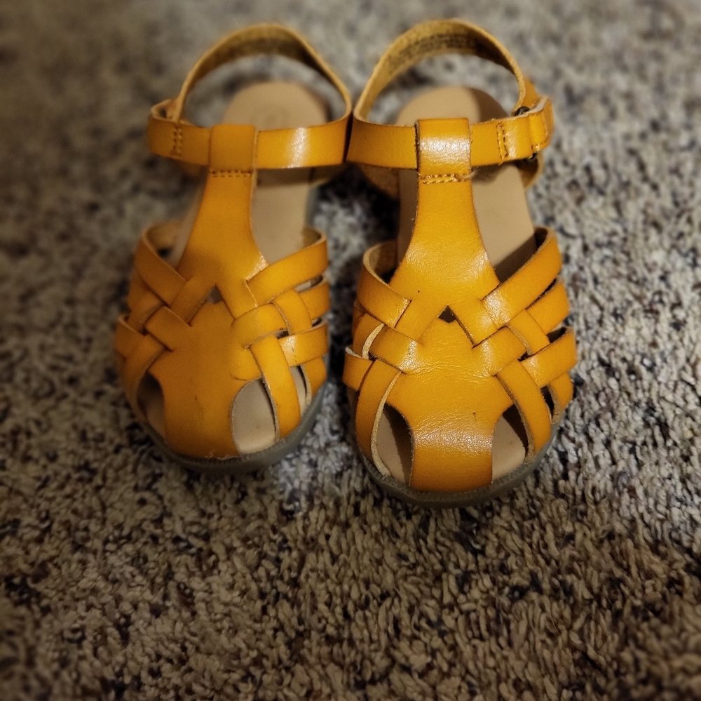 Size 8 Girl's Sandals